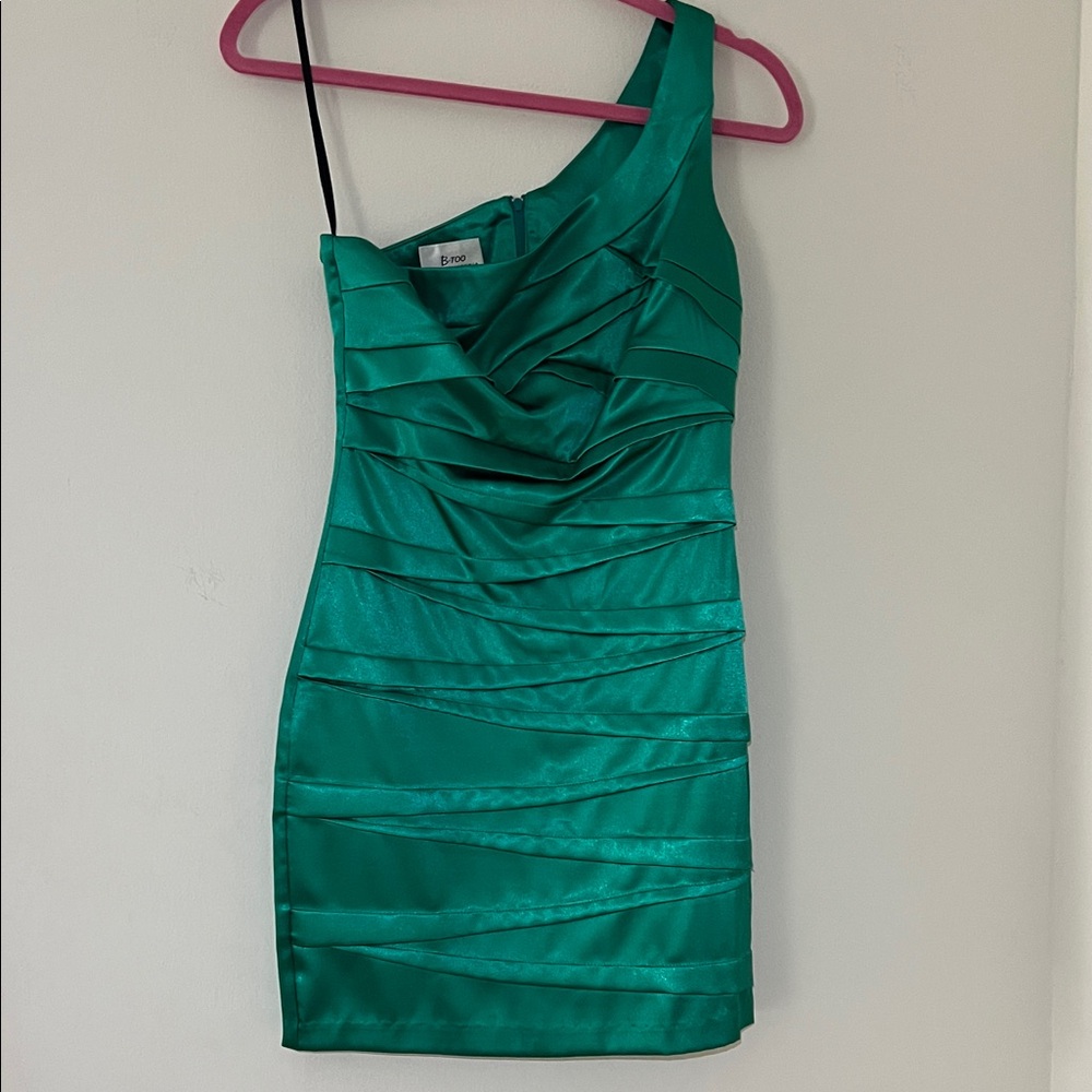 Byer California Vibrant Green One-Shoulder Dress